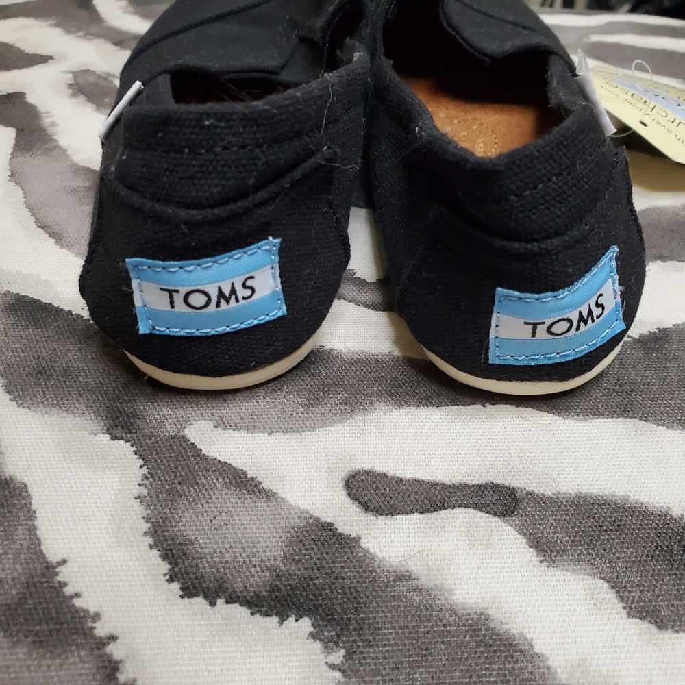 (SOLD) TOMS Animal Print Canvas Slip ons - Picture 15 of 15